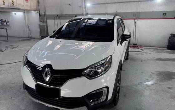 RENAULT CAPTUR 2.0 16V HI-FLEX INTENSE AUTOMÁTICO RENAULT CAPTUR 2.0 16V HI-FLEX INTENSE AUTOMÁTICO